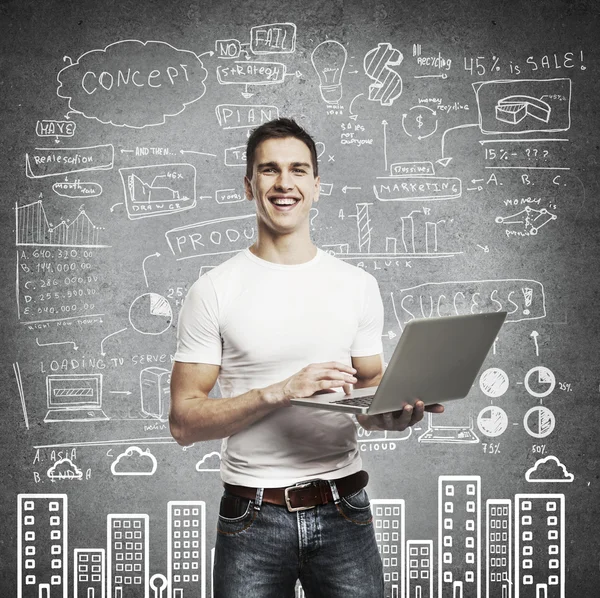 Sorrindo homem com laptop — Fotografia de Stock