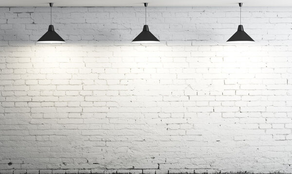 три потолочных лампы
