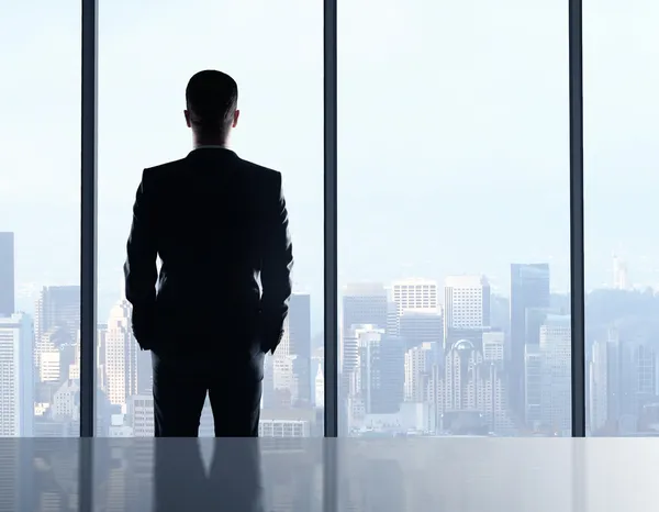 Man in office — Stockfoto