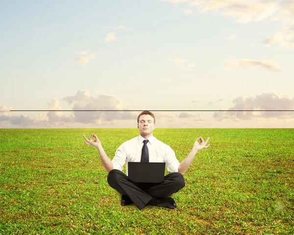 Homem meditando — Fotografia de Stock