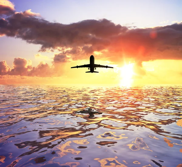 Airplane and sea — Stock Photo, Image