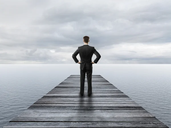 Man op de pier — Stockfoto