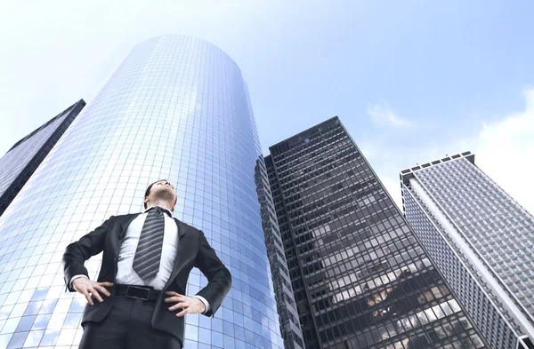 Businessman and skyscraper — Stock Photo, Image