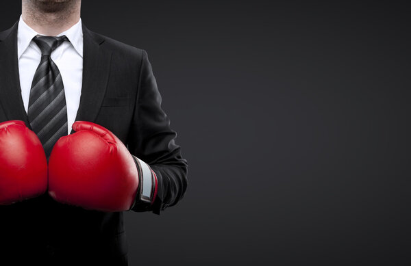 человек в боксёрских перчатках