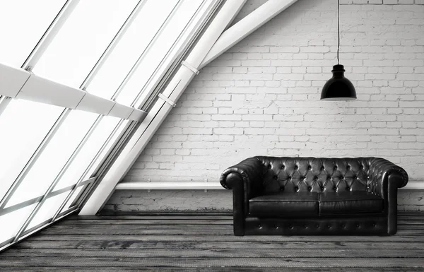 Лофт с диваном — стоковое фото
