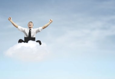 Dizüstü bilgisayarı olan iş adamı