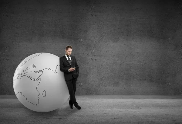 Hombre con globo —  Fotos de Stock