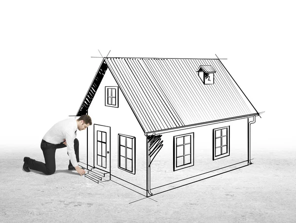 Homem de negócios desenho casa — Fotografia de Stock