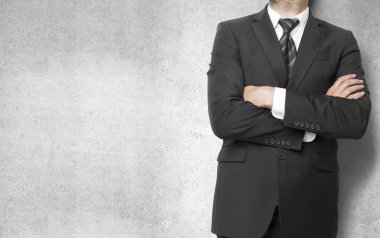 adam elleriyle anlamına gelir.