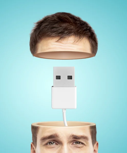 半分の頭と usb — ストック写真