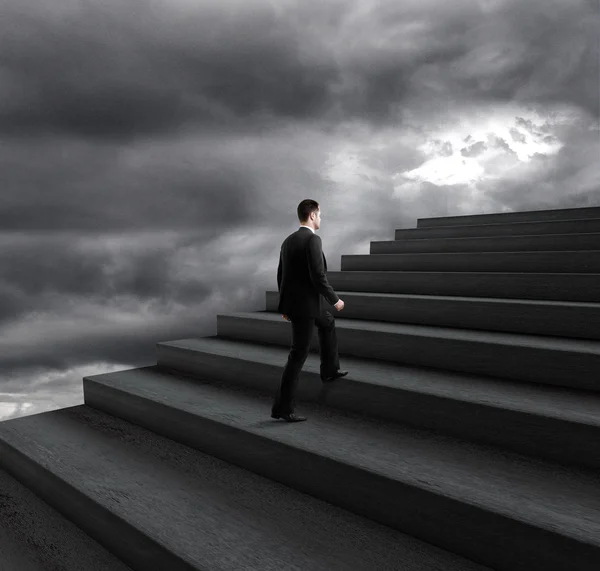 Subir escaleras: imágenes, fotos de stock libres de derechos