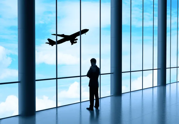 Empresario en aeropuerto — Foto de Stock