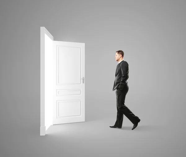 Young man walking — Stock Photo, Image