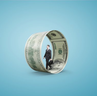 para tekerlek içinde yürüyen adam