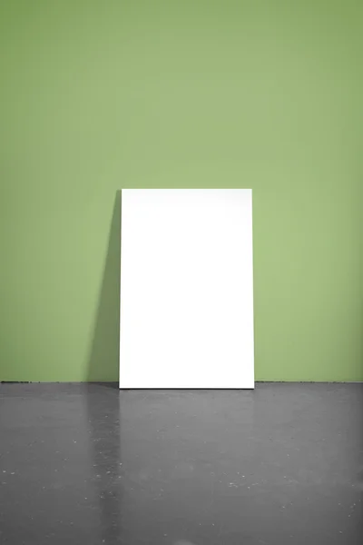 Parede verde com cartaz — Fotografia de Stock