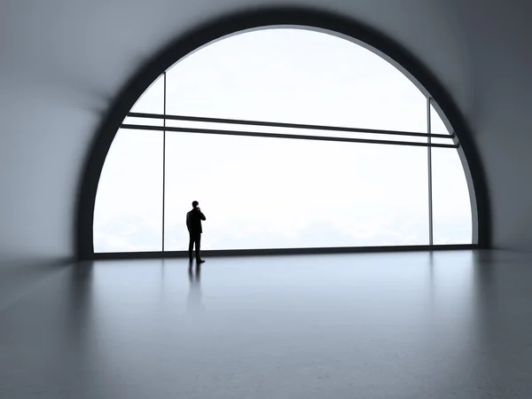 Homme debout dans le bureau — Photo