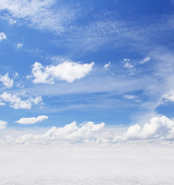 Himmel mit Wolken — Stockfoto