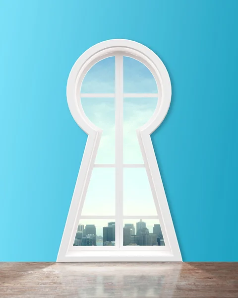 Окно в форме замочной скважины — стоковое фото