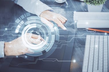 Dijital bir cihaz ve veri temalı çizim kullanan bir adamın el ele tutuşması. Yenilik kavramı.