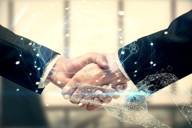 İki kişinin sosyal ağ temalı hologramı ve el sıkışması.
