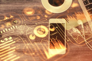 Teknoloji temalı çizimlerin çoklu pozu telefon ile masanın üzerinde. Üst Manzara. Yüksek teknoloji kavramı.