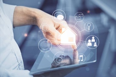 Dijital bir cihaz ve şehir çizimi kullanarak insanın ellerini tutarken çift pozlama.