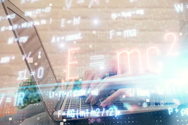 Dobbelt Eksponering Kvindelige Hænder Skrive Computer Formel Hologram Tegning Uddannelse - Stock-foto