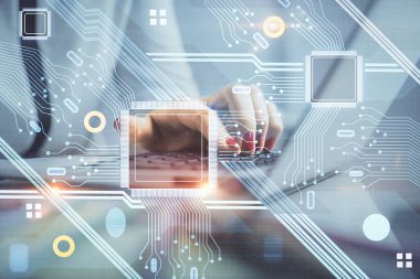 Bilgisayar ve veri temalı hologram çizimleri üzerinde çalışan kadın ellerine çok fazla maruz kalma. Teknoloji kavramı.