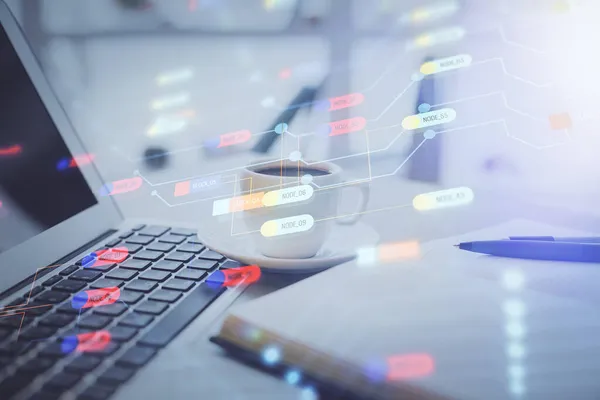 テーブルの背景にコーヒーやアイテムと技術テーマの図面やデスクトップの二重露光 データ研究の概念 — ストック写真