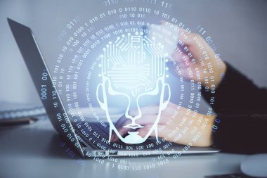 Bilgisayar ve insan beyin hologramı çizimleri üzerinde çalışan kadın ellerine çok maruz kaldı. Ai teknoloji konsepti.