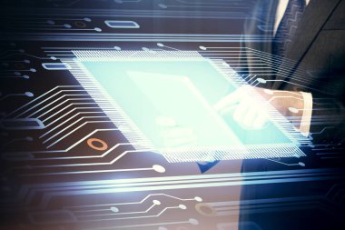 Bir adamın elini tutarken ve dijital bir cihaz ve veri temalı hologram çizimi kullanırken çift pozlama. Teknoloji konsepti.