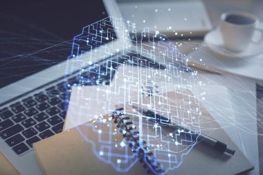 Masa arkasında kahve ve eşyalar olan iki kat beyin çizimi ve masaüstü görüntüsü. Araştırma kavramı.