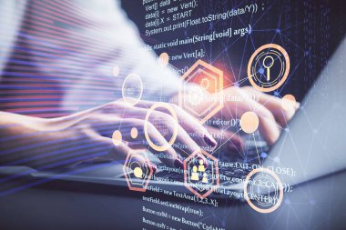 Bilgisayar ve veri temalı hologram çizimleri üzerinde çalışan kadın ellerine çok fazla maruz kalma. Teknoloji kavramı.