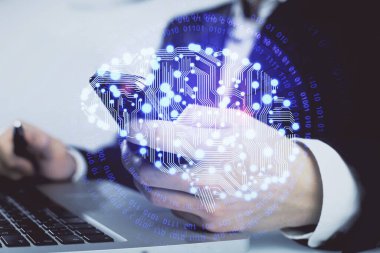 Bir adamın elini tutarken ve dijital bir cihaz ve beyin hologramı çizerken çift pozlama. Veri kavramı.