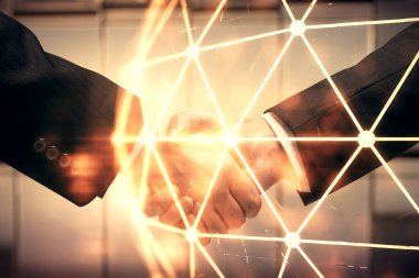 İki kişinin sosyal ağ temalı hologramı ve el sıkışması.