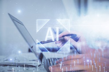 Bilgisayar ve veri temalı hologram çizimleri üzerinde çalışan kadın ellerine çok fazla maruz kalma. Teknoloji kavramı.