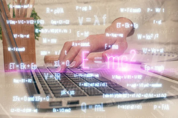 Dubbele Blootstelling Van Vrouw Handen Typen Computer Formule Hologram Tekening — Stockfoto