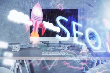 SEO çizimine ve ofis içi arka planına iki kez maruz kalmış. Arama optimizasyon motoru kavramı.