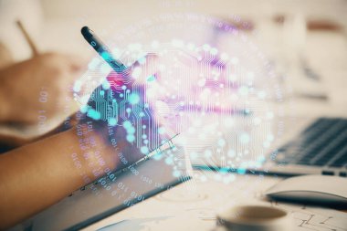 Arka planda not alan insanların beyinlerini çizerken çifte maruz kalma. Ai kavramı