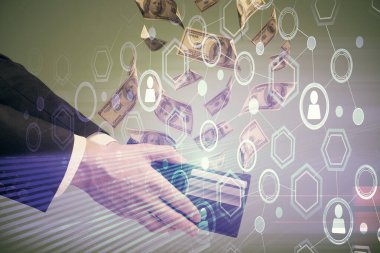 Sosyal ağ temasının çoklu pozlandırılması hologram, Amerikan dolarları ve insan eli.