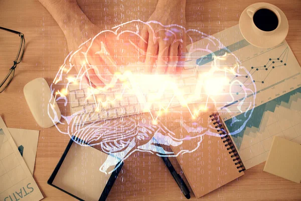 コンピューターのキーボードと脳のホログラム図面に入力する人の手の二重露出 最上階だ Aiとデータ技術の概念 — ストック写真
