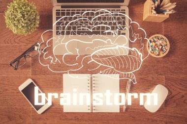 Tema çizimini masaüstü arkaplanındaki bilgisayardan başlat. Üst Manzara. Çifte maruziyet. Beyin fırtınası konsepti.