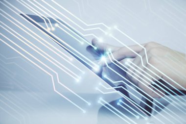 Dijital bir cihaz ve veri temalı çizim kullanan bir adamın el ele tutuşması. Yenilik kavramı.