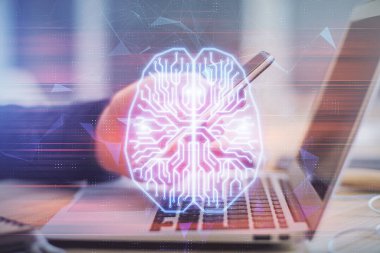 Bir adamın elini tutarken ve dijital bir cihaz ve beyin hologramı çizerken çift pozlama. Veri kavramı.