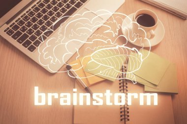 Tema çizimini masaüstü arkaplanındaki bilgisayardan başlat. Üst Manzara. Çifte maruziyet. Beyin fırtınası konsepti.