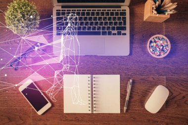 Tema çizimini masaüstü arkaplanındaki bilgisayardan başlat. Üst Manzara. Çifte maruziyet. Beyin fırtınası konsepti.