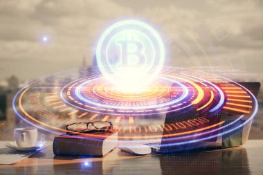 Blockchain temalı çizimler ve açık defter arkaplanı olan bir masa. Kripto para birimi kavramı