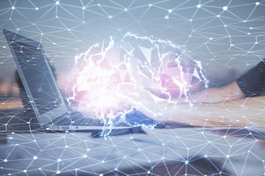 Bilgisayar ve insan beyin hologramı çizimleri üzerinde çalışan kadın ellerine çok maruz kaldı. Ai teknoloji konsepti.