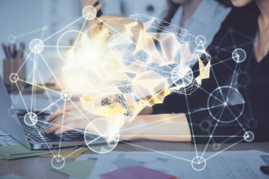 Bilgisayar ve beyin hologramı çizimleri üzerinde çalışan çok sayıda kadın eli var. Ai kavramı.