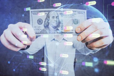 Teknolojinin iki katına çıkması hologram, dolar banknotları ve insan eli. Veri kavramı